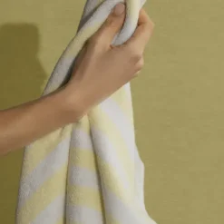Badetuch -ARTO- Farbe White/Transparent Yellow - Größe 70 x 140 cm, breite Streifen