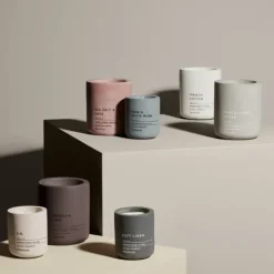 Duftkerze -FRAGA- Farbe FlintStone - Größe Ø 6,5 cm, Duft: Rose & White Musk
