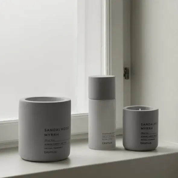 Duftkerze -FRAGA- Farbe Micro Chip - Größe Ø 9 cm, Duft: Sandalwood Myrrh
