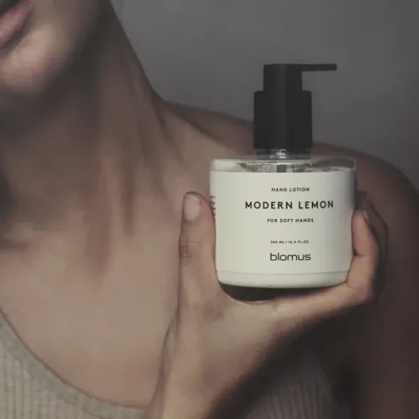 Handlotion -SATOMI- Farbe White - Größe 300 ml, Duft: Modern Lemon