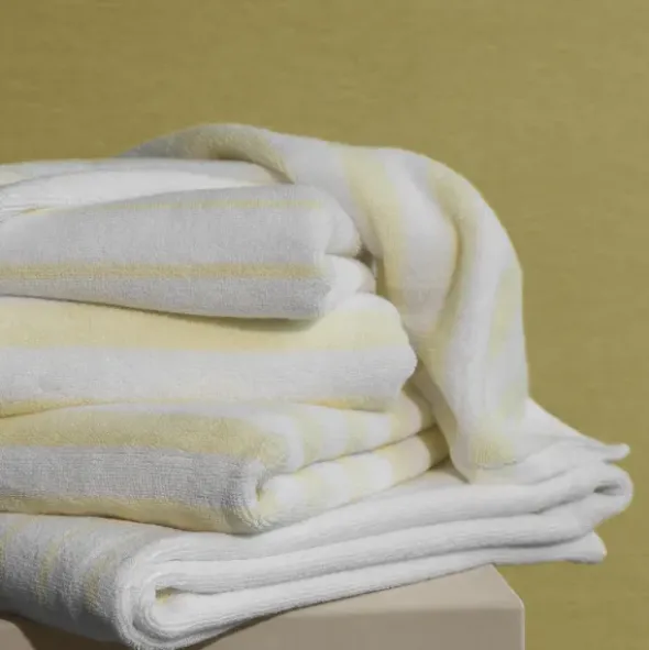 Handtuch -ARTO- Farbe White/Transparent Yellow - Größe 50 x 100 cm, breite Streifen