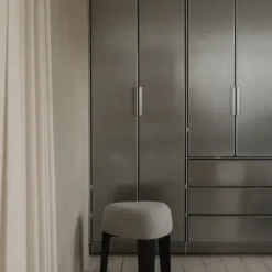 Hocker -KUON- Stoff Boucla Farbe Shitake, oak black stained