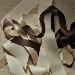 Satin Geschenkband -JUHLA- Farbe Tan - Größe M