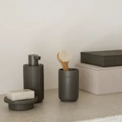 Zahnputzbecher -KUA- Farbe Magnet